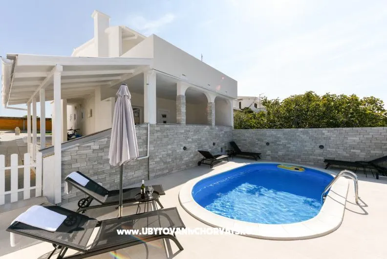 Apartment with pool and jacuzzi - ostrov Pag